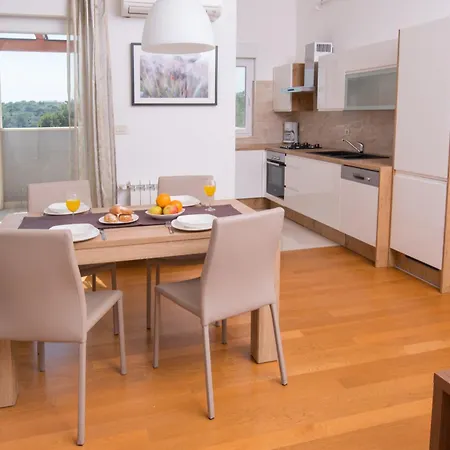 Apartament Lumare - 100m From The Sea Pula