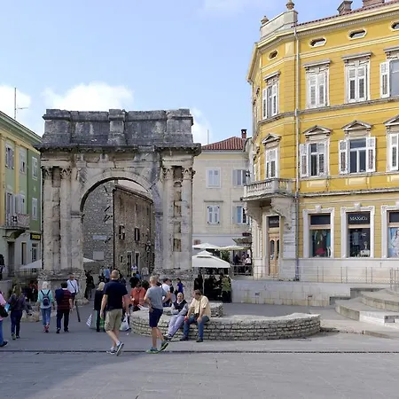 Lumare - 100m From The Sea Appartement Pula